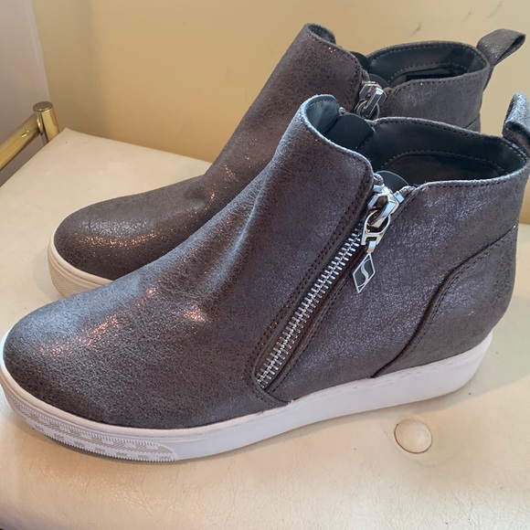 SKETCHERS Memory Foam Hidden Wedge Gray Ankle Booties Size 8.5 - Picture 1 of 14